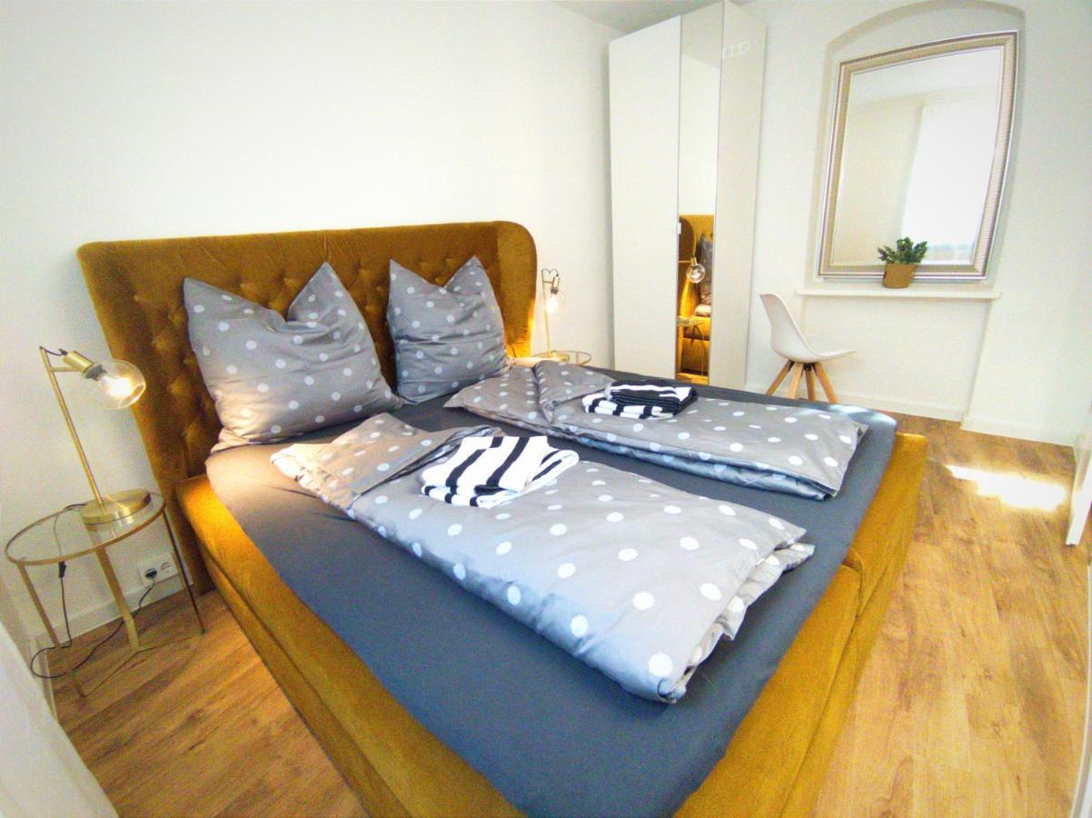Kunstvoll: Neues, Großes Designer-apartment Beim Lutherplatz
