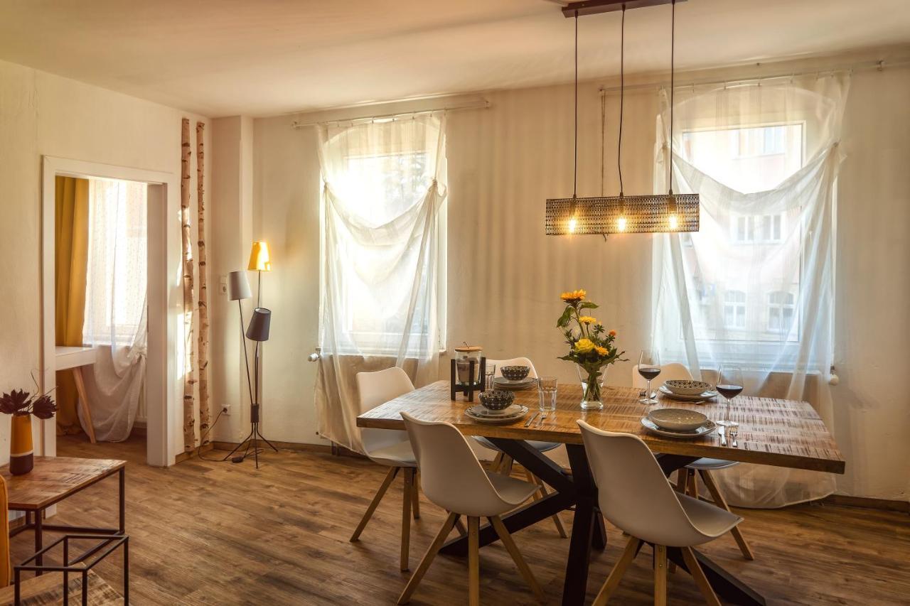 Kunstvoll: Neues, Großes Designer-apartment Beim Lutherplatz Apartment *