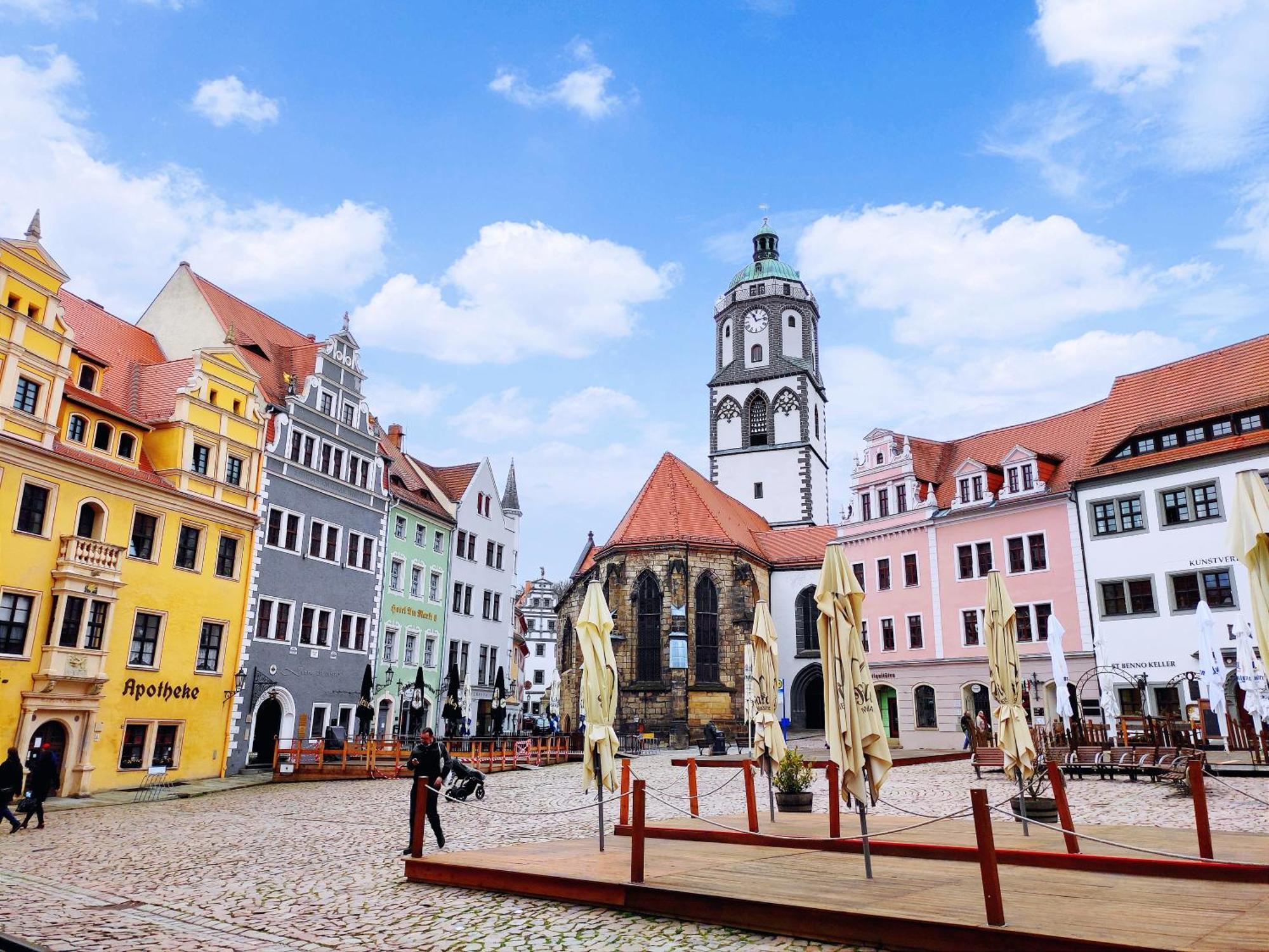 Kunstvoll: Neues, Großes Designer-apartment Beim Lutherplatz